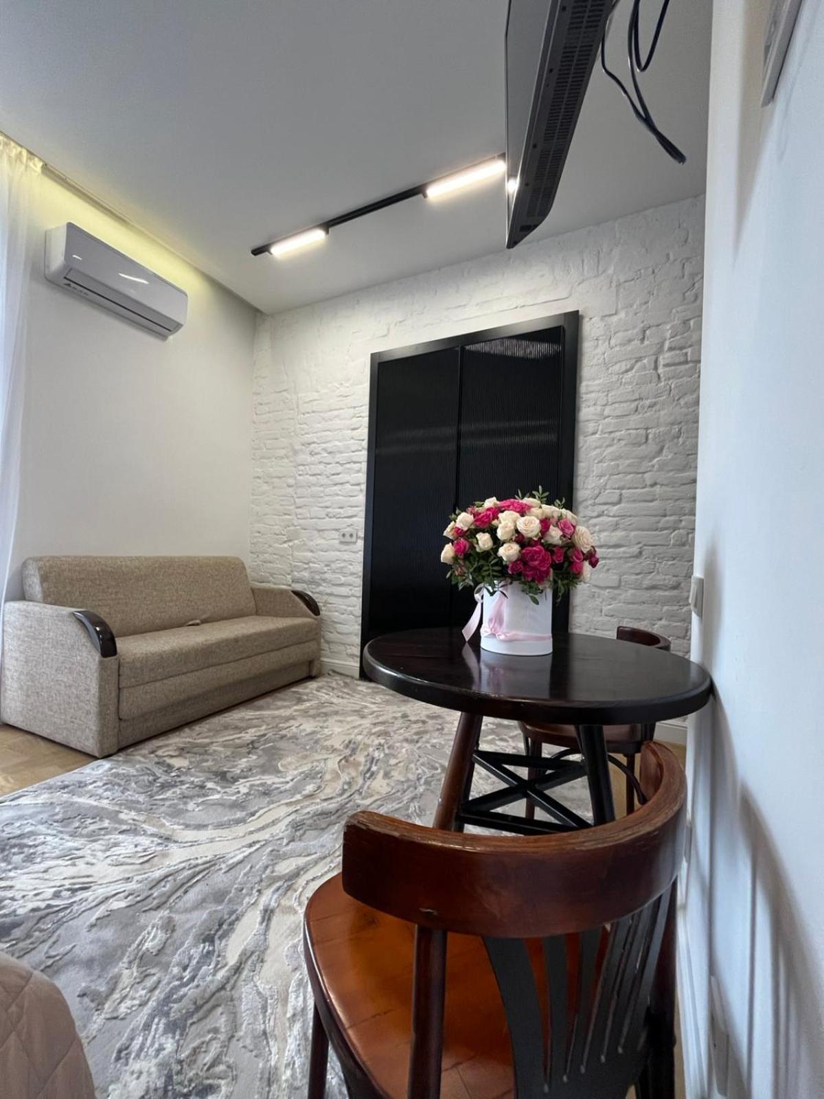 לבוב Favorit Apartments 1 Кім Безкоштовна Парковка Центр З Балконом Не Далеко Від Ж Д Вокзалу Звітні Документи מראה חיצוני תמונה
