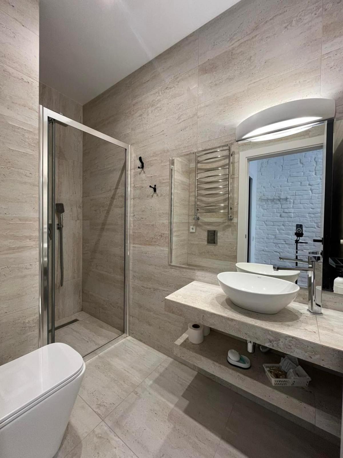 לבוב Favorit Apartments 1 Кім Безкоштовна Парковка Центр З Балконом Не Далеко Від Ж Д Вокзалу Звітні Документи מראה חיצוני תמונה