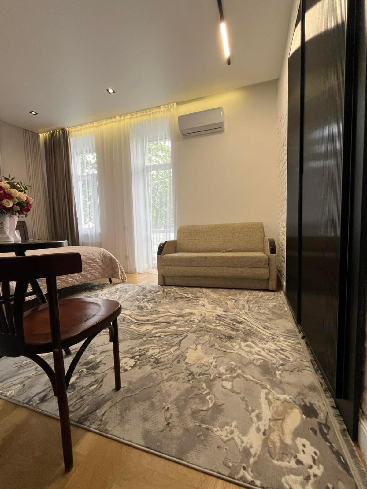 לבוב Favorit Apartments 1 Кім Безкоштовна Парковка Центр З Балконом Не Далеко Від Ж Д Вокзалу Звітні Документи מראה חיצוני תמונה